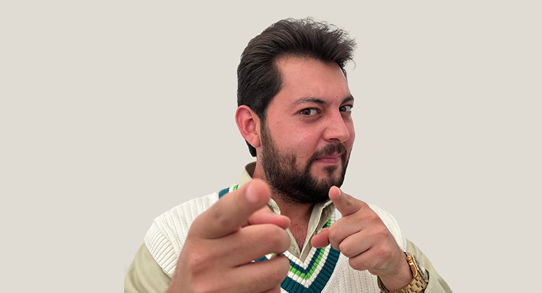 Manuel  Chavez divertido
