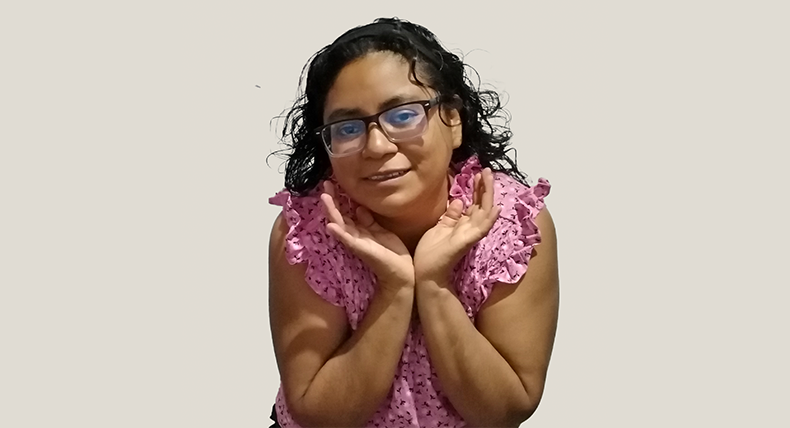 Yanet Karina Nicolás divertido