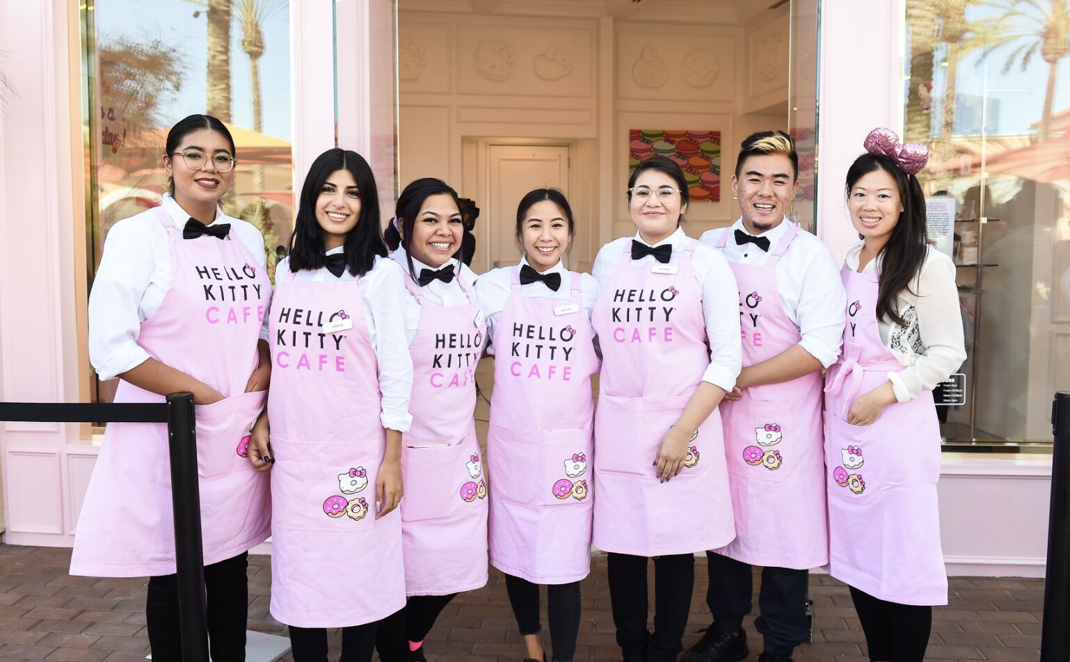 Equipo de Hello Kitty Cafe